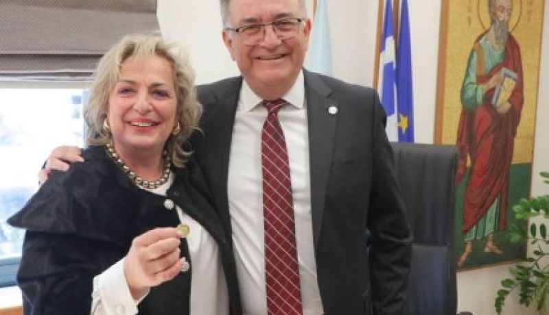 Τέτα Μπονάτσου: Το φλουρί που ίσως προμηνύει νέα πορεία…αλλά μήπως και κάτι παραπάνω;